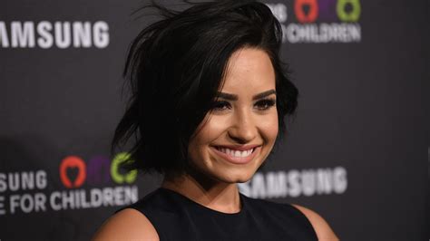 Demi Lovato Poses Nude, Makeup